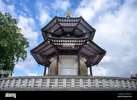 The London Peace Pagoda - Battersea Park Stock Photo - Alamy