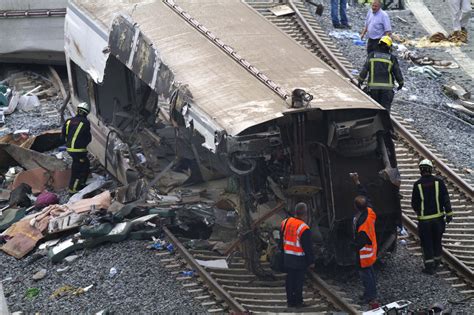 Driver in Spain train crash identifies caller - CBS News