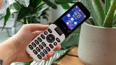 Doro 7030 review: A great feature phone for the elderly | Expert Reviews