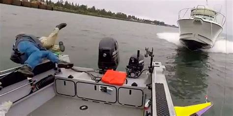 Viral Video Captures Boat Crash - Fishermen Boat Accident Footage