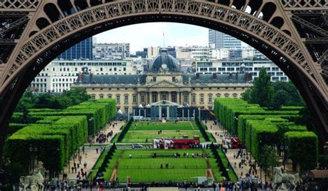 16 Self-Guided Walking Tours in Paris, France + Create Your Own Walk