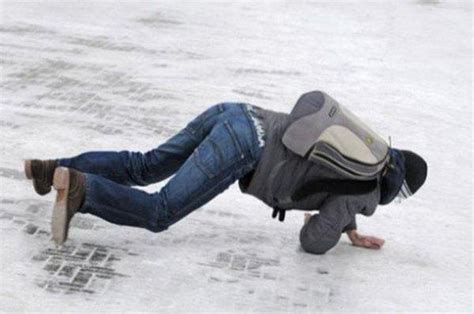 28 people slipping on ice - Gallery | eBaum's World