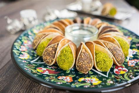 Atayef | Arabic sweets recipes, Crescent roll recipes dessert, Food