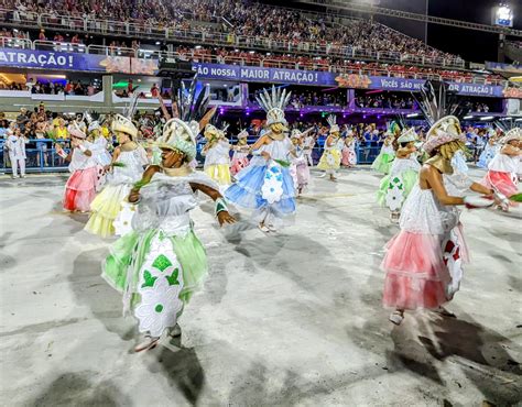 Rio’s Colorful Carnival Costumes - LingoHut Blog