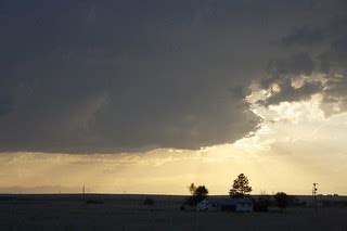 Nice sunset against the Front Range, just east of Denver | Flickr