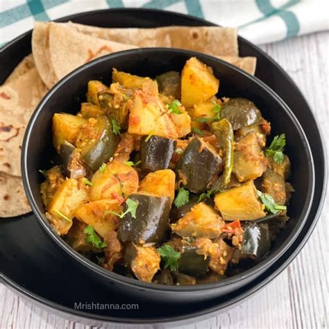 Aloo Baingan (Eggplant Potato Curry) • Simple Sumptuous Cooking