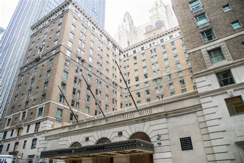 A Manhattan Hotel Is Made Over, and a Reporter Wanders Back in Time - The New York Times