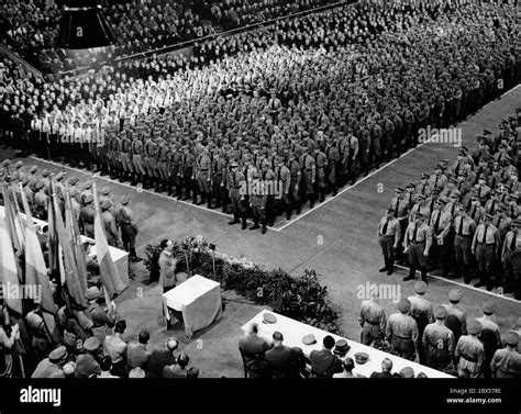 Overview of the Sportpalast during Joseph Goebbels' speech on the swearing in of political ...