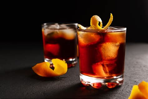 Eight Cocktail Garnishes for Your Fancy Drinks | Fine Dining Lovers