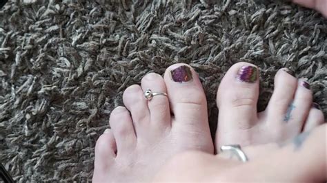 Painting my Toenails - YouTube