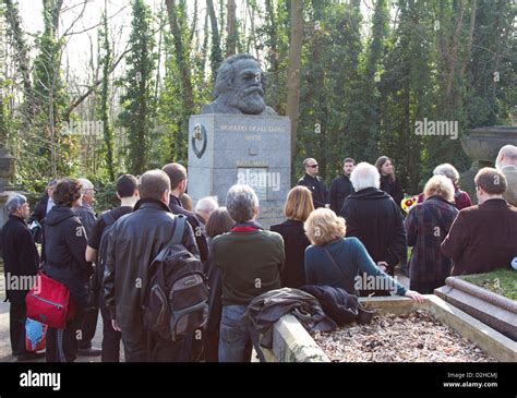 Karl marx grave hi-res stock photography and images - Alamy