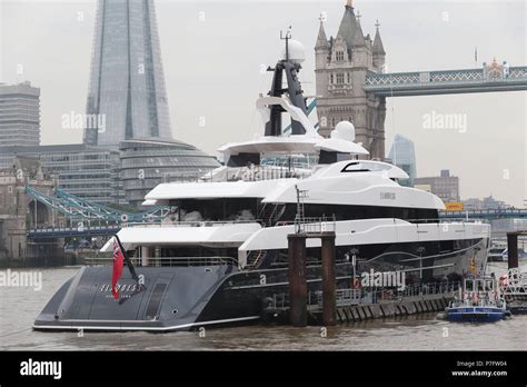 Joe lewis yacht aviva hi-res stock photography and images - Alamy