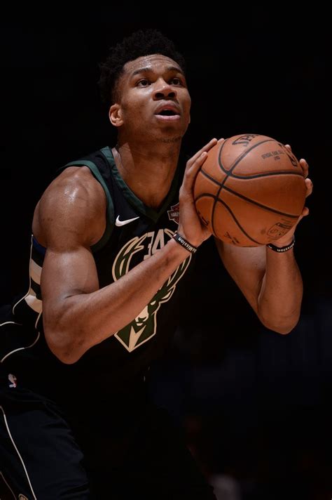 Giannis Antetokounmpo | Basketball players nba, Basketball players, Milwaukee bucks basketball