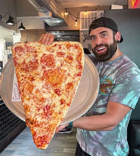 New York Restaurant Offers Largest Pizza Slice in the World