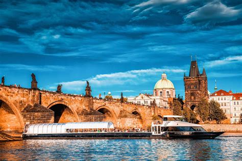 Prague: Vltava River Lunch Cruise in an Open-Top Glass Boat