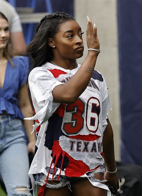 Simone Biles Makes Custom Jersey to Support Her Fiancé | POPSUGAR Fashion