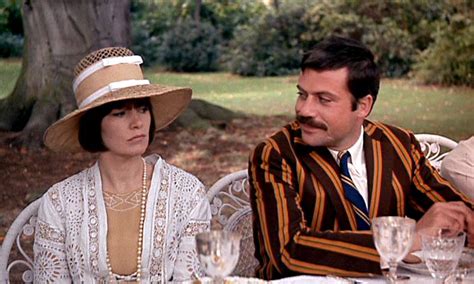 Glenda Jackson and Oliver Reed in Women in Love, 1969 | Glenda jackson, Vintage movie stars ...