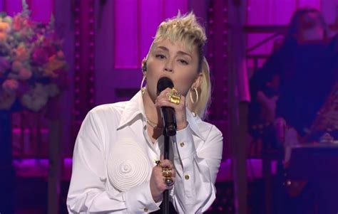 Watch Miley Cyrus cover Dolly Parton in 'SNL' performance