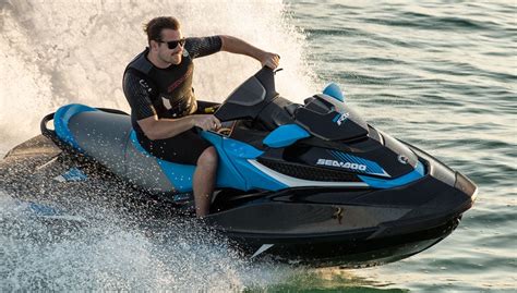 2017 Sea-Doo RXT 260 Review - Personal Watercraft