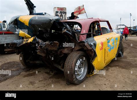 banger racing smashed up rover p5 classic car cars repair repairing Stock Photo, Royalty Free ...