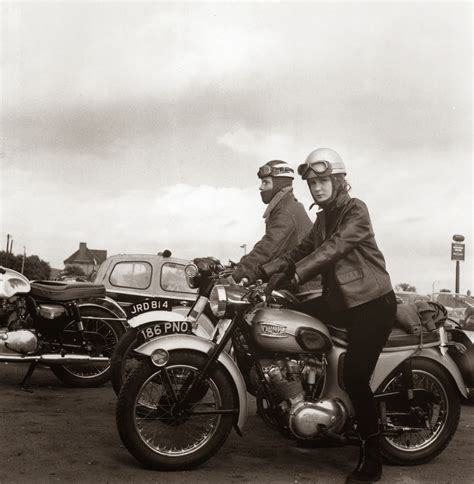 Collection Of 32 Badass Vintage Photographs Of Women And Motorcycles ...