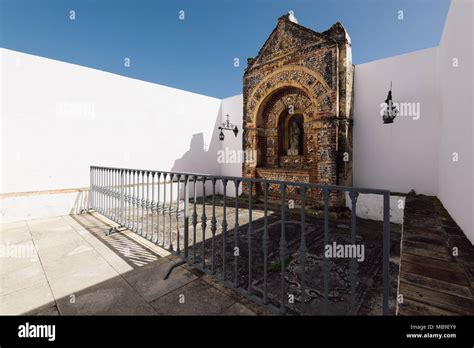 Faro se cathedral courtyard hi-res stock photography and images - Alamy