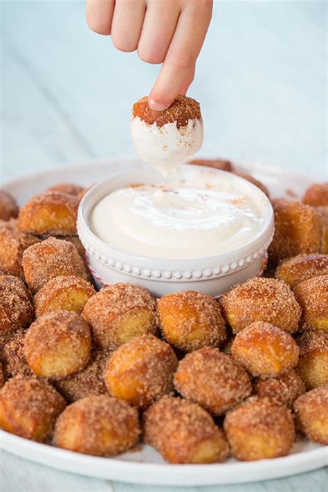 Auntie Anne's Copycat Cinnamon Sugar Pretzel Bites (Nuggets) with Cream ...