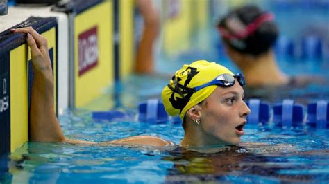 Summer McIntosh breaks 400m individual medley world record, extends historic week