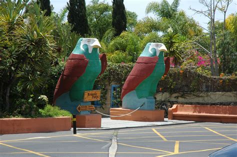 File:Las Aguilas Jungle Park, Tenerife, Spain-23June2010.jpg - Wikimedia Commons