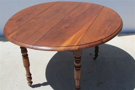 Antique Round Drop-Leaf Oak Dining Table, 1900s bei Pamono kaufen