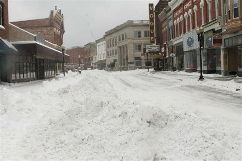 Snowstorm blasts northern Michigan communities