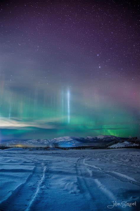 Light Pillars and Northern Lights! [OC] [5400x3600] : r/SkyPorn