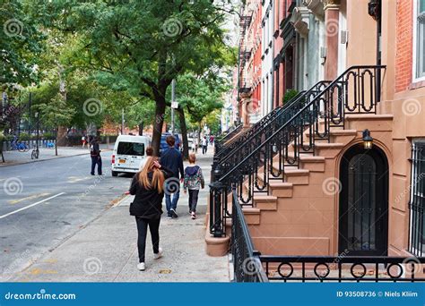 New York City townhouses editorial photo. Image of residential - 93508736