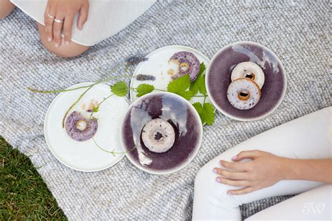 Donut wedding favors - Tara Whittaker Photography