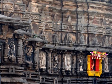 Travelogue Unlimited: Mahalaxmi temple, Kolhapur