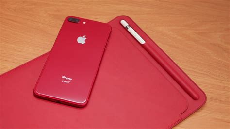 Hands-on with Apple's new red iPhone 8 and 8 Plus - CNET