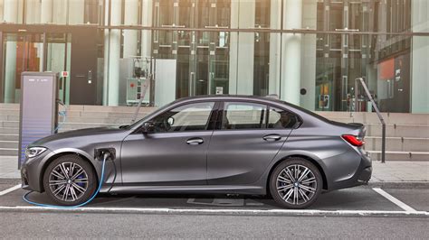 2021 BMW 330e and 330e xDrive PHEVs revealed with 20 miles of electric range