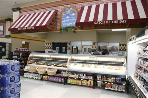 4th generation of family to take over Bueche’s Food World grocery store - mlive.com