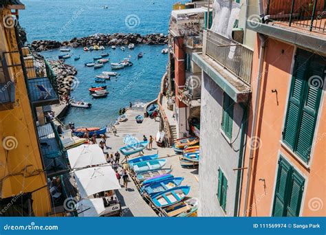 Riomaggiore Beach Town in Cinque Terre, Italy Editorial Stock Image - Image of italy, cinque ...