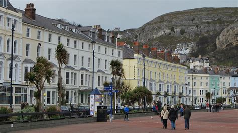 Llandudno Promenade - Llandudno.com