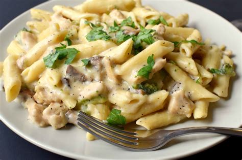 Chicken Pasta with White Sauce - Pepper Delight