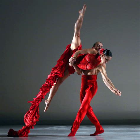 Review: Ballet Hispanico Adds Style and Bounce to an Apollo Homecoming - The New York Times