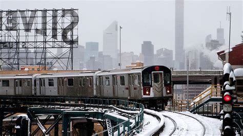 Transit riders deal with first weekend of 7 train suspension