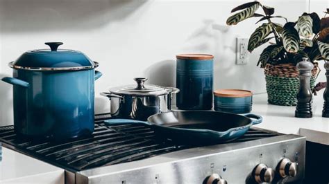 How to Clean Le Creuset Cookware the Proper Way - THE CROWN CHOICE