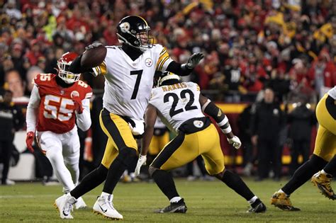 NFL: AFC Wild Card Playoffs-Pittsburgh Steelers at Kansas City Chiefs ...