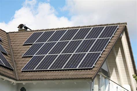 Solar Shingles Vs Solar Panels: How to Decide - Mose Solar