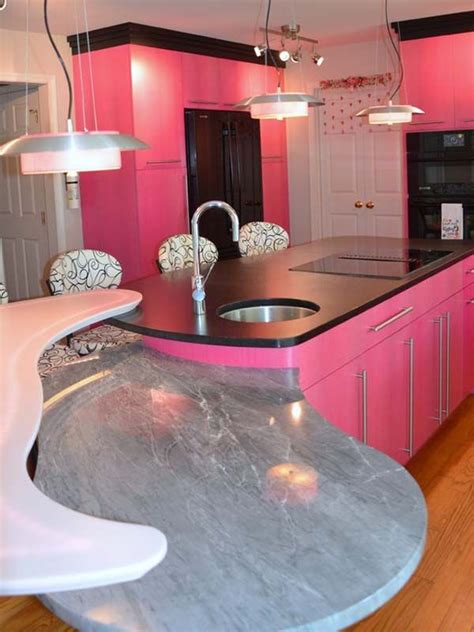 Deluxe Kitchen Apartmen Idea with Wooden Flooring and Pink Kitchen Cabinet Design and Black ...
