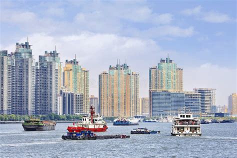 Vessels at Huangpu River, Shanghai, China Editorial Image - Image of port, outside: 87423115