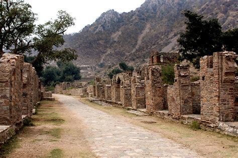 The Ghost City of Bhangarh and the Curse of the Holy Man | haunted | haunting | history | The ...