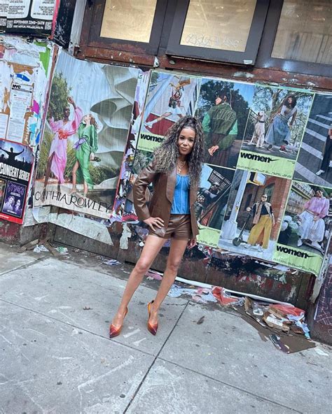 Sunny Hostin shows off her long legs in short shorts during NYC Fashion ...